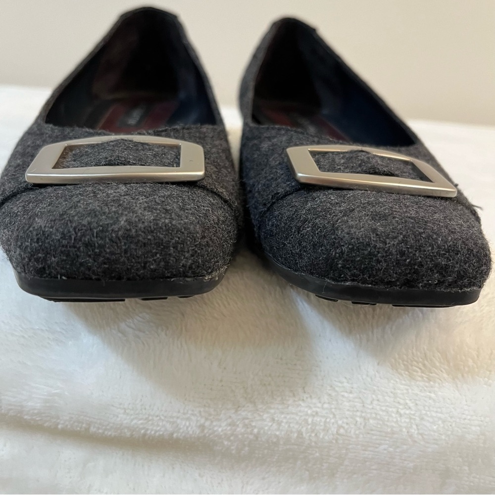 Ballet Flat Liz Claiborne Lilly Shoe Sz 7M Gray Felt
Excellent used Condition - Picture 3 of 5